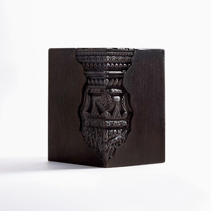 Abhyas Accent Table
